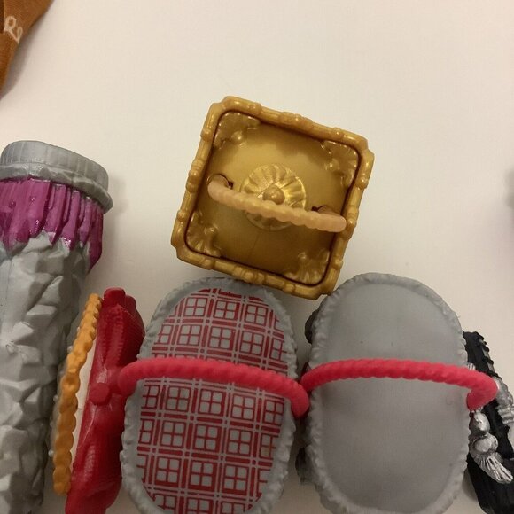 Ever After High Doll Accessories Lot Purse Bag Picnic Basket Boots Necklace - Picture 15 of 16